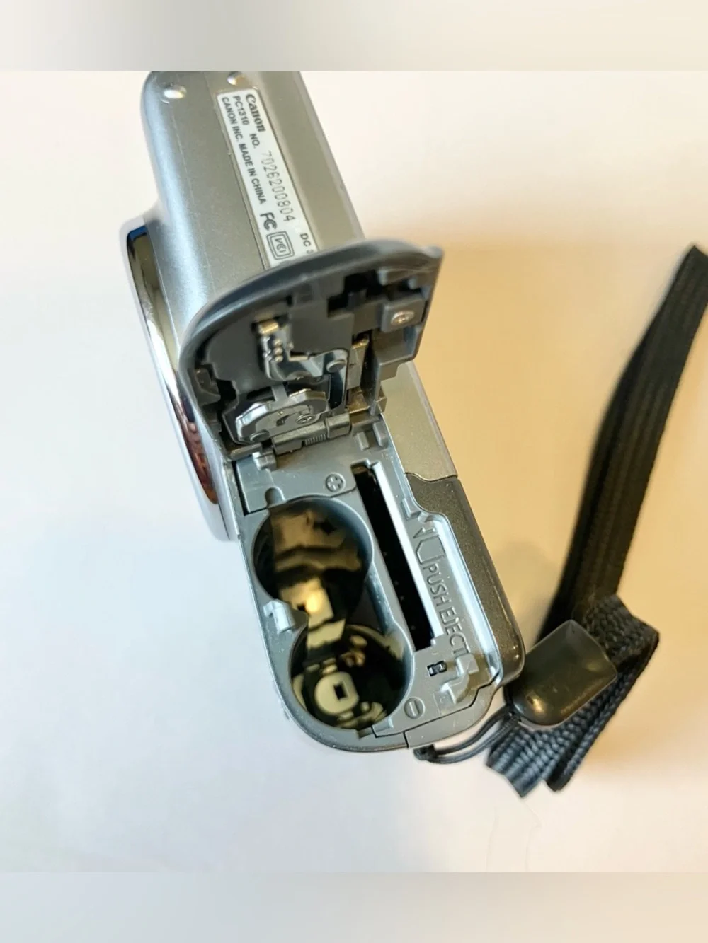 Canon PowerShot A2000 IS Digital Camera 10.0 MP 6X *Read* Parts